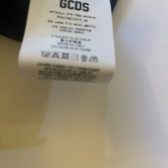 Famed Italian Designer Label GCDS Wool Sweater in Excellent Condition. - Picture 5 of 5